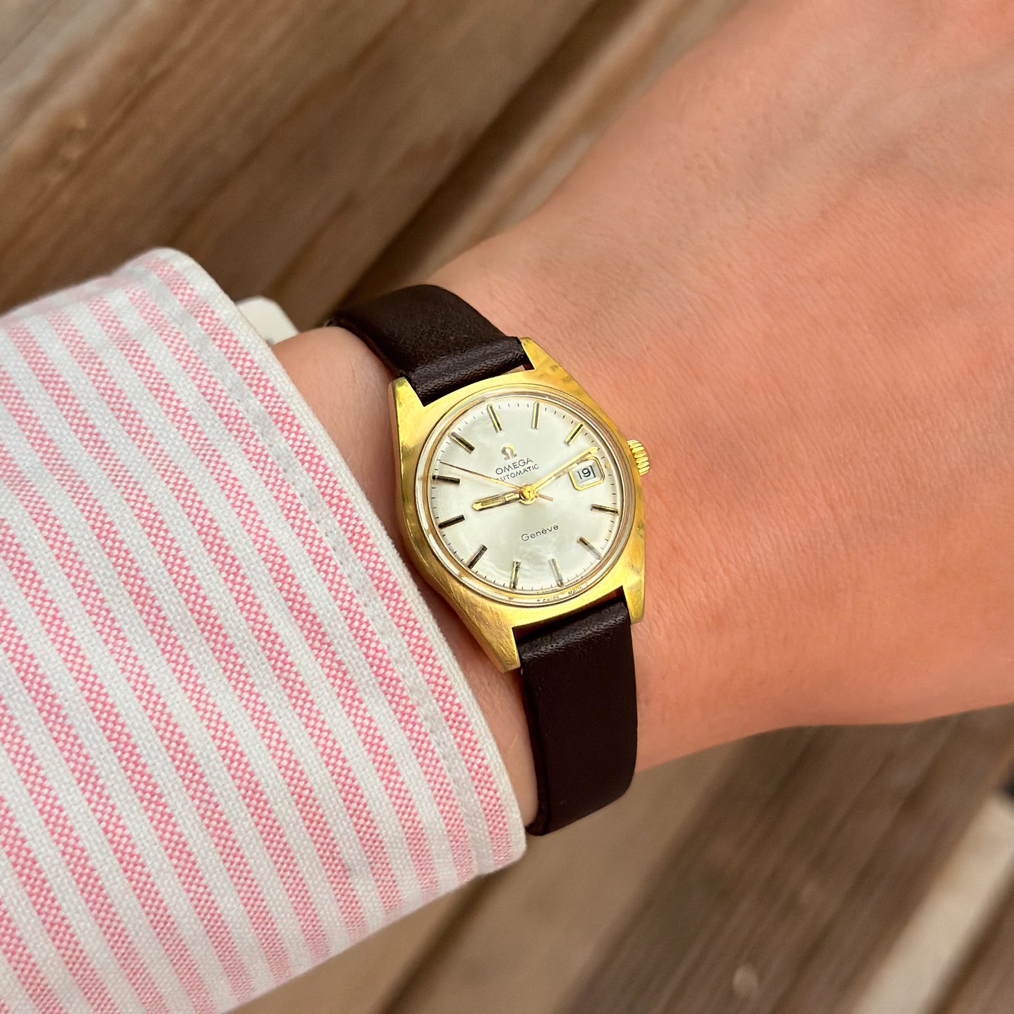 OMEGA GENÈVE LADY AUTOMATIC - CHAMPAGNE SUNBURST DIAL - 1968
