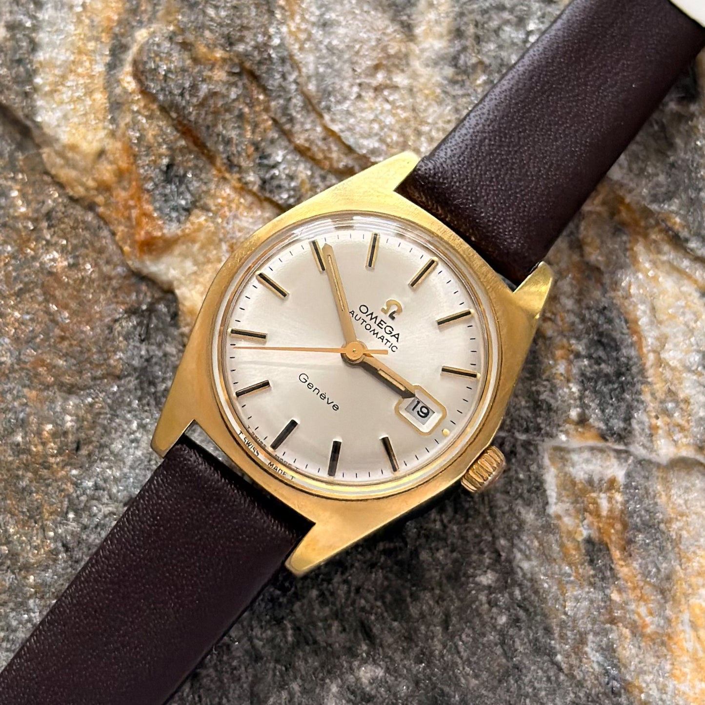 OMEGA GENÈVE LADY AUTOMATIC - CHAMPAGNE SUNBURST DIAL - 1968
