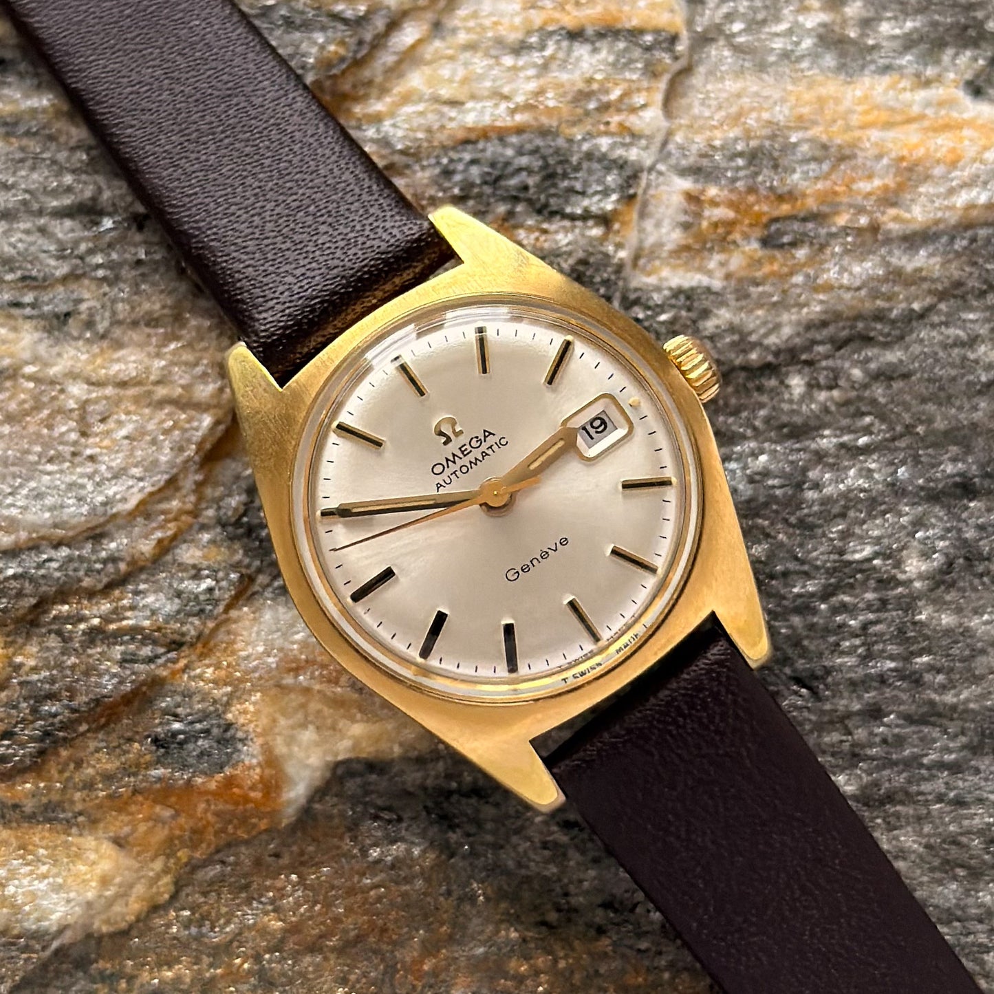 OMEGA GENÈVE LADY AUTOMATIC - CHAMPAGNE SUNBURST DIAL - 1968