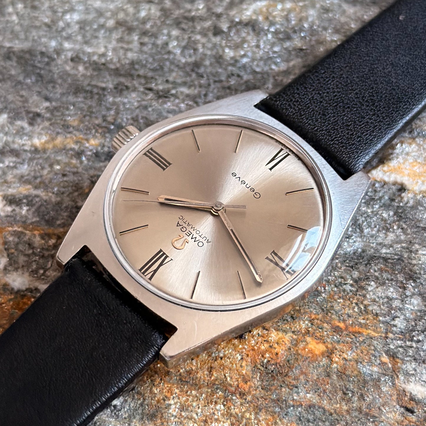 OMEGA GENÈVE AUTOMATIC - SILVER SUNBURST DIAL - 1969