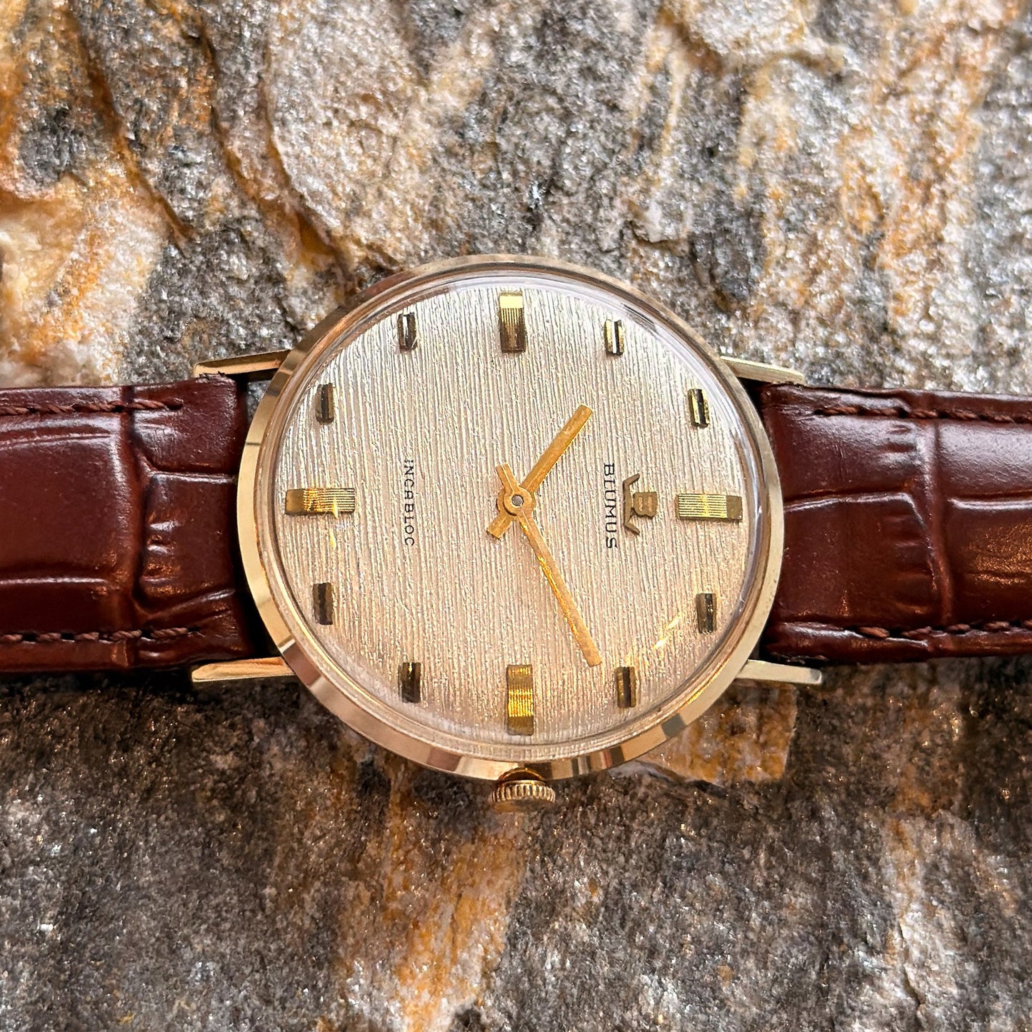 BLUMUS - 14K GOLD - BARK FINISH DIAL - NOS - 1960s