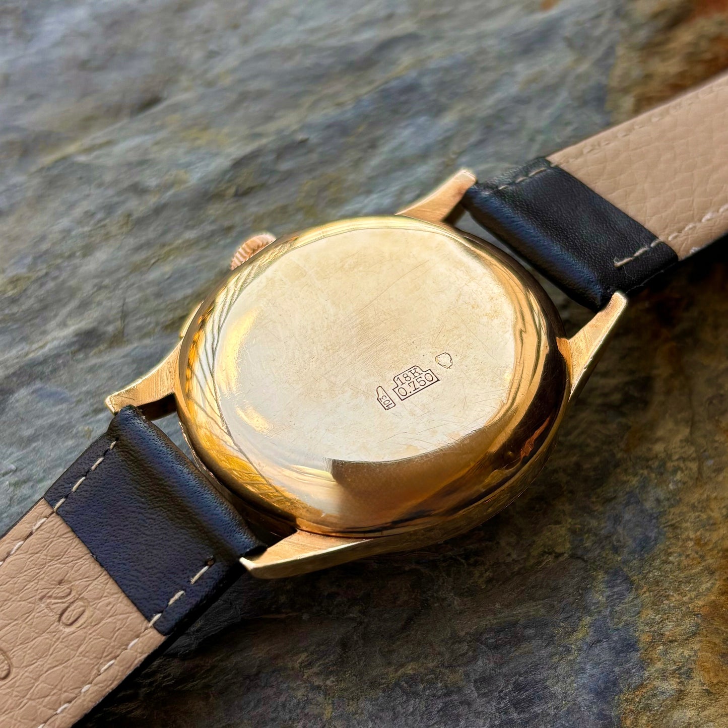 DIONIS CHRONOGRAPHE SUISSE - 18K GOLD - 1960s