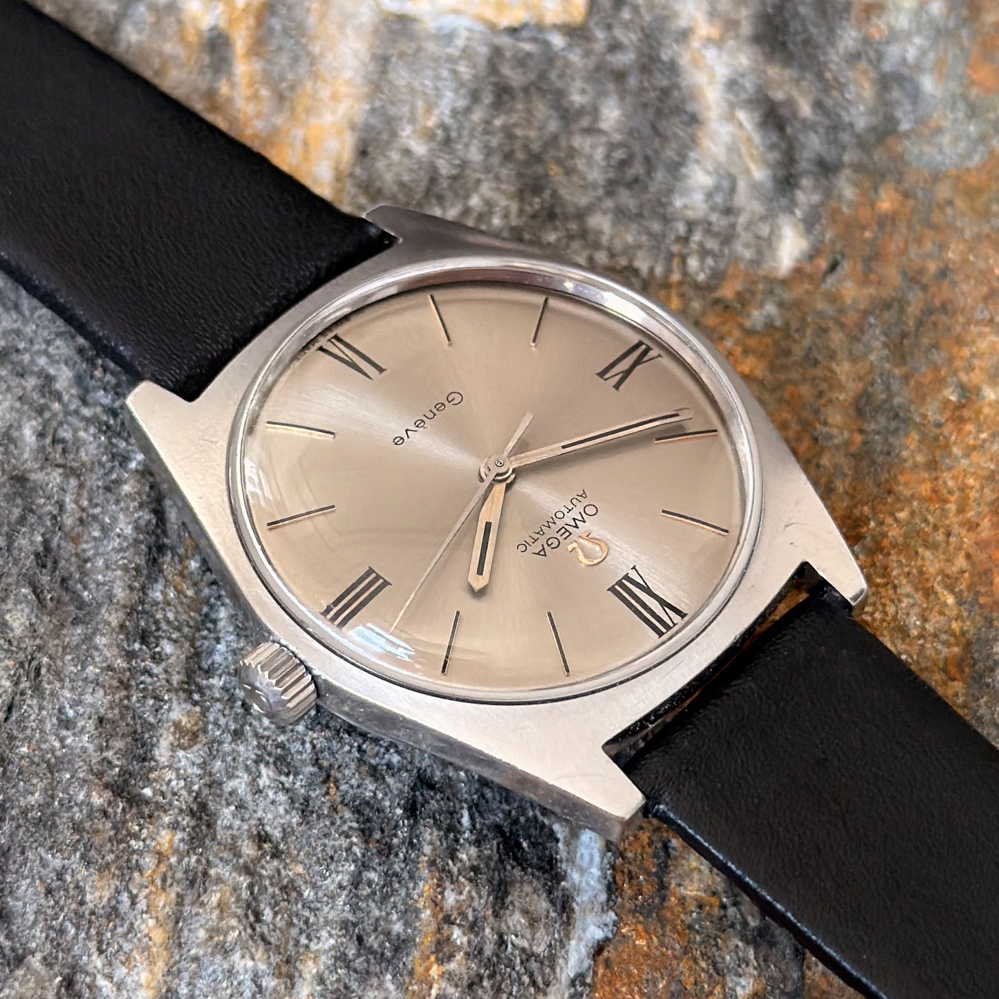 OMEGA GENÈVE AUTOMATIC - SILVER SUNBURST DIAL - 1969