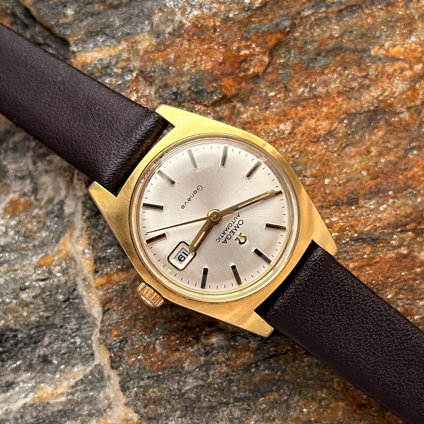 OMEGA GENÈVE LADY AUTOMATIC - CHAMPAGNE SUNBURST DIAL - 1968