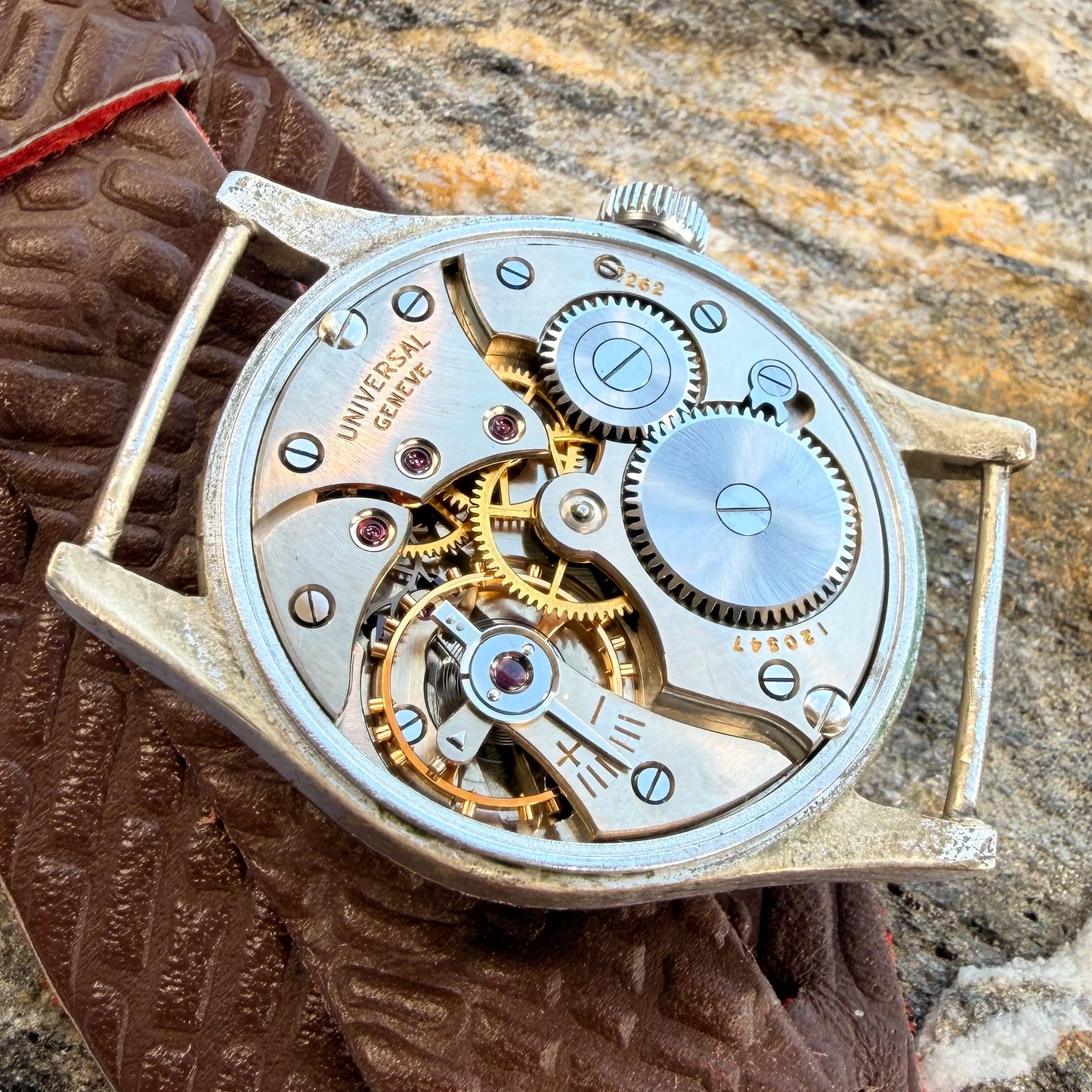 UNIVERSAL GENÈVE "WILHELMINA" - DUTCH MILITARY CONTRACT - CAL. 262 - 1941