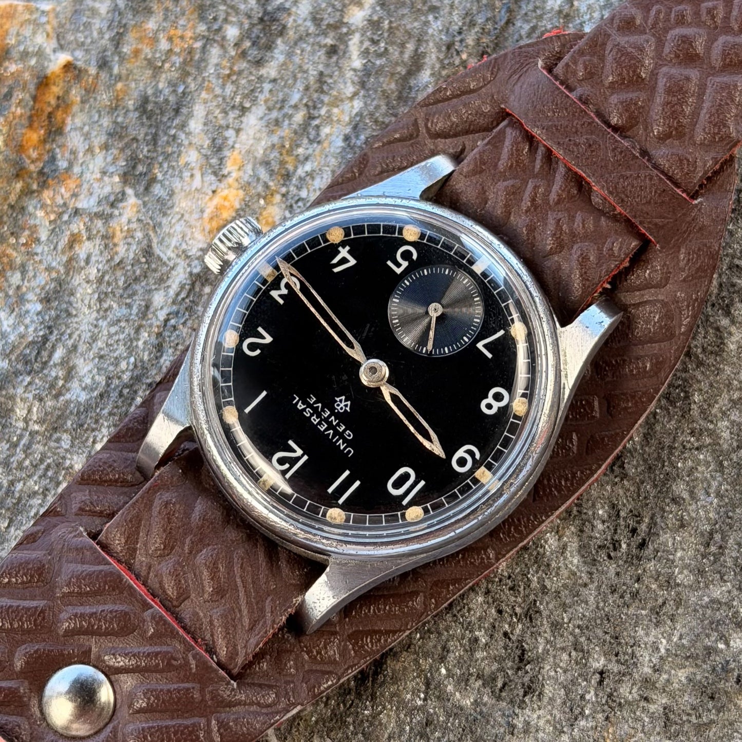 UNIVERSAL GENÈVE "WILHELMINA" - DUTCH MILITARY CONTRACT - CAL. 262 - 1941