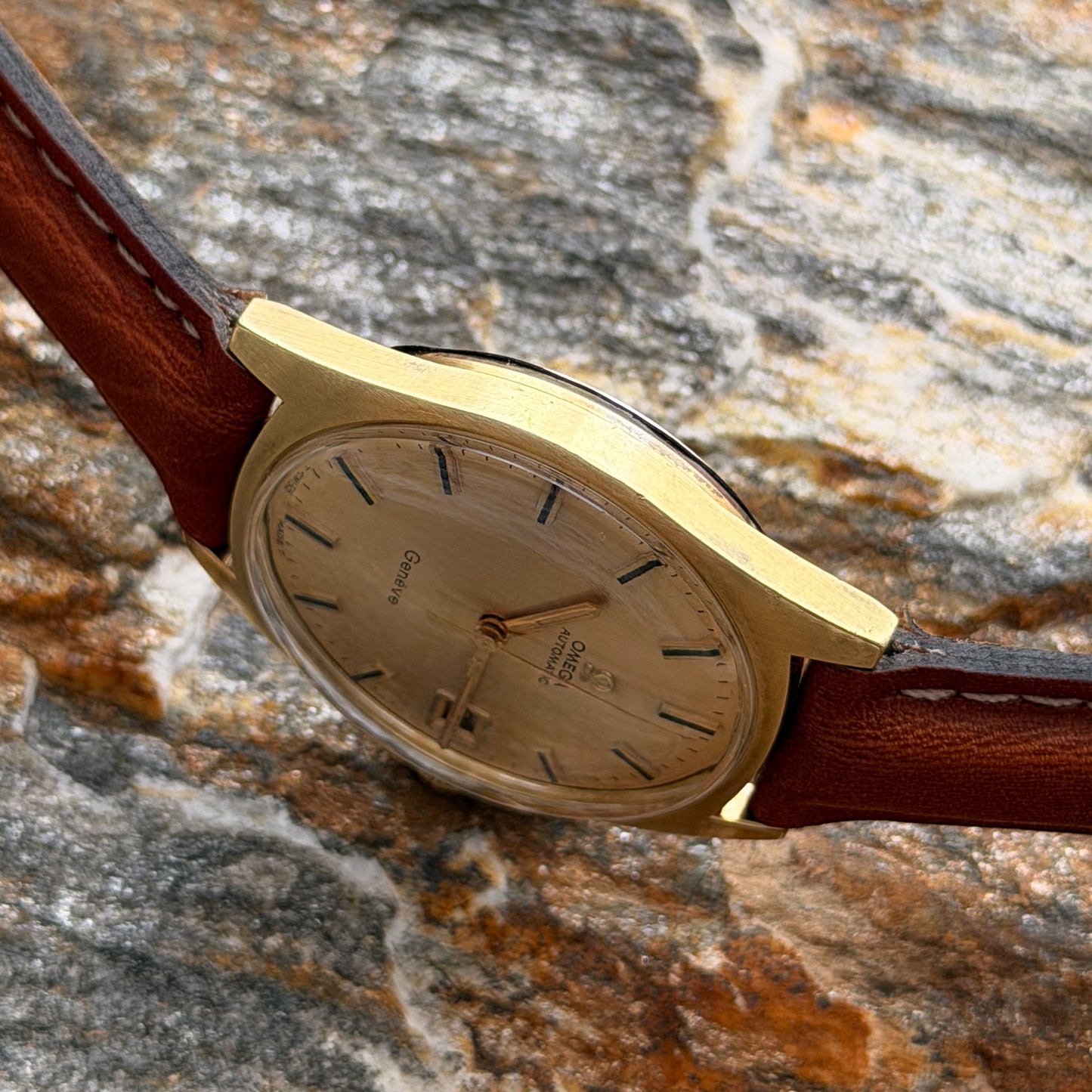 OMEGA GENÈVE AUTOMATIC - GOLD SUNBURST DIAL - 1969