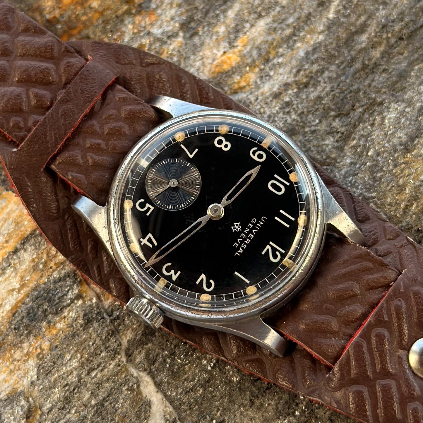 UNIVERSAL GENÈVE "WILHELMINA" - DUTCH MILITARY CONTRACT - CAL. 262 - 1941