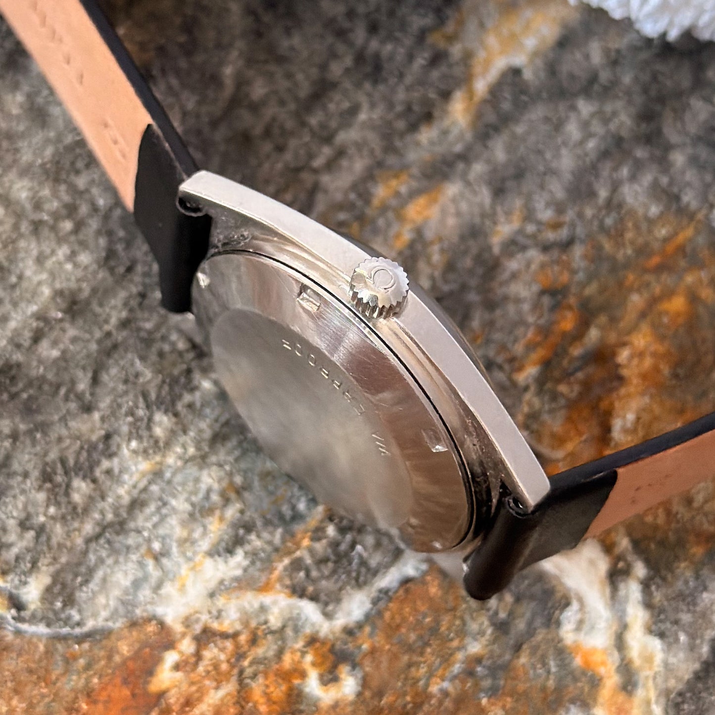 OMEGA GENÈVE AUTOMATIC - SILVER SUNBURST DIAL - 1969