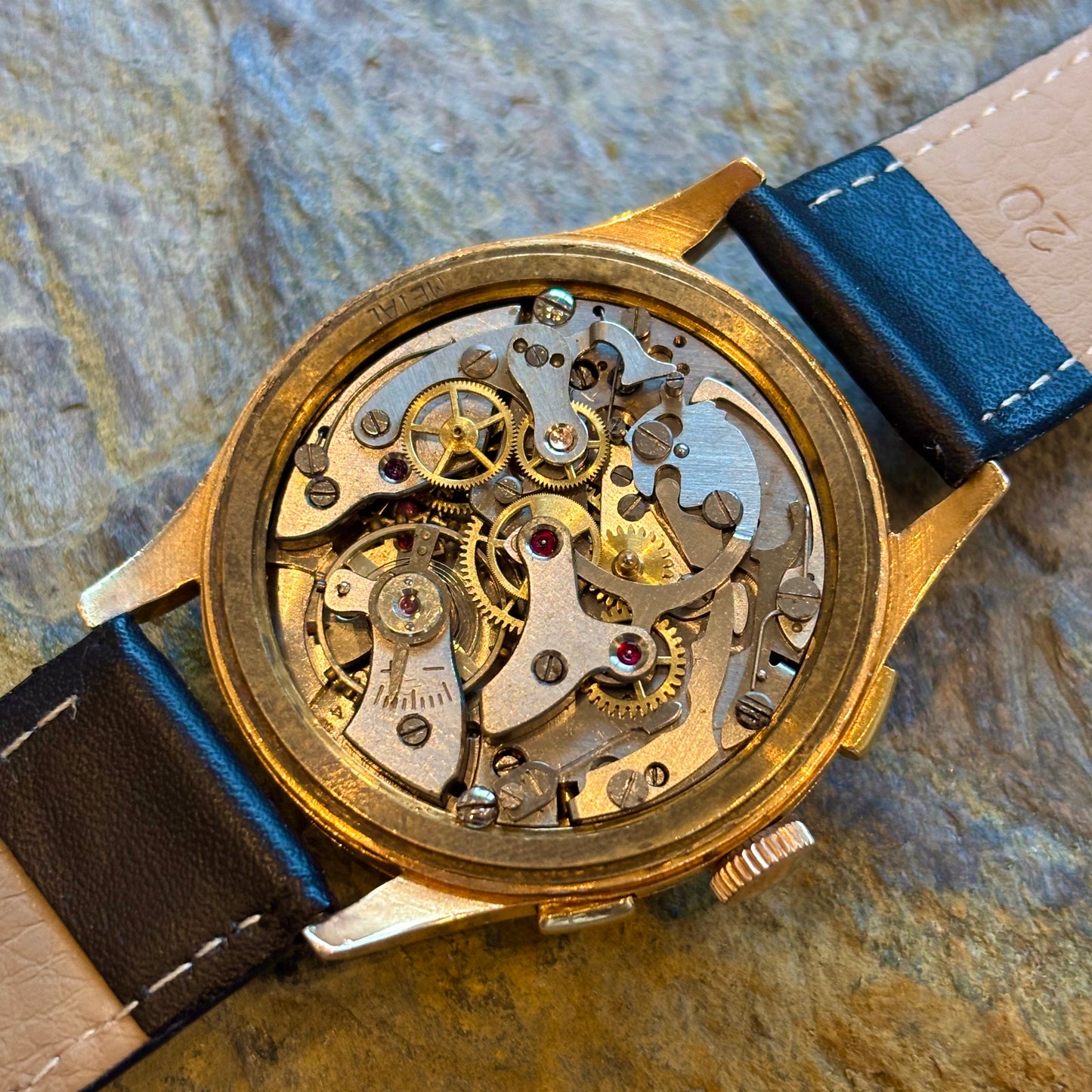 DIONIS CHRONOGRAPHE SUISSE - 750 GOLD - 1960s
