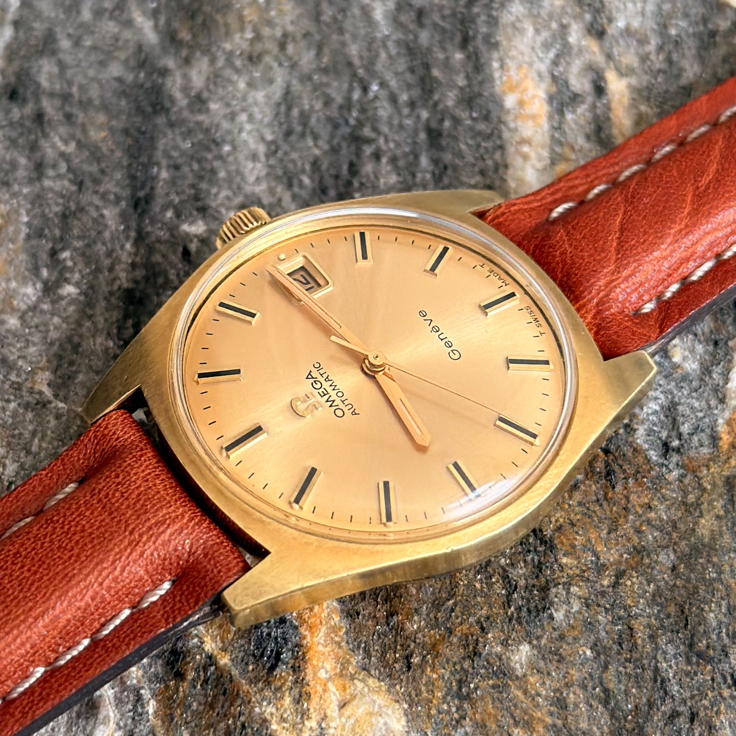 OMEGA GENÈVE AUTOMATIC - GOLD SUNBURST DIAL - 1969