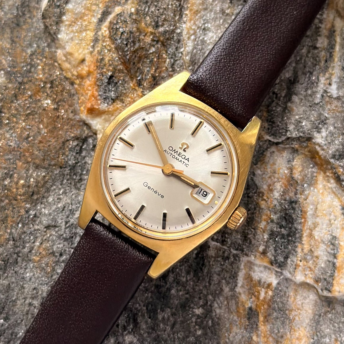 OMEGA GENÈVE LADY AUTOMATIC - CHAMPAGNE SUNBURST DIAL - 1968