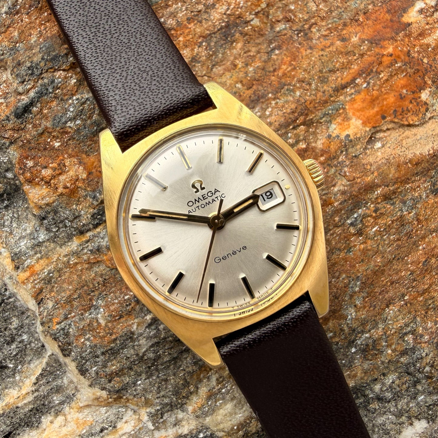 OMEGA GENÈVE LADY AUTOMATIC - CHAMPAGNE SUNBURST DIAL - 1968