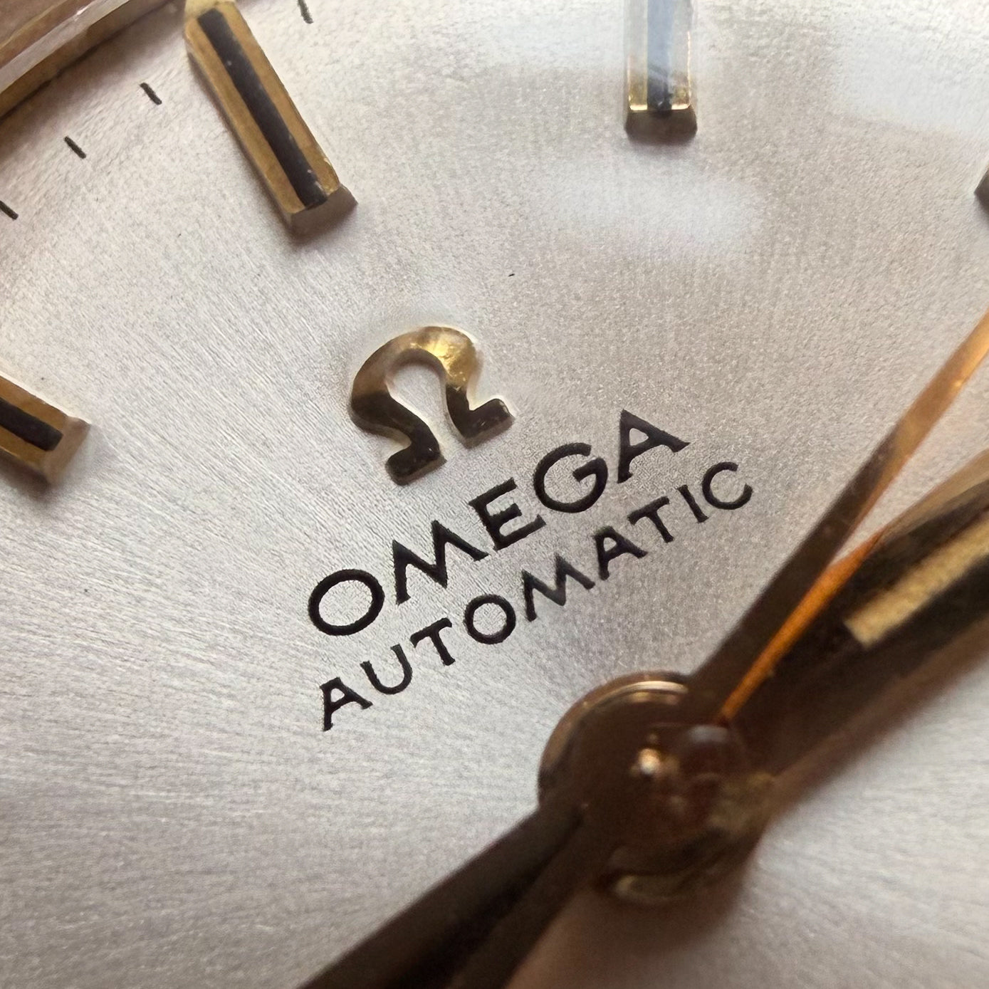 OMEGA GENÈVE LADY AUTOMATIC - CHAMPAGNE SUNBURST DIAL - 1968