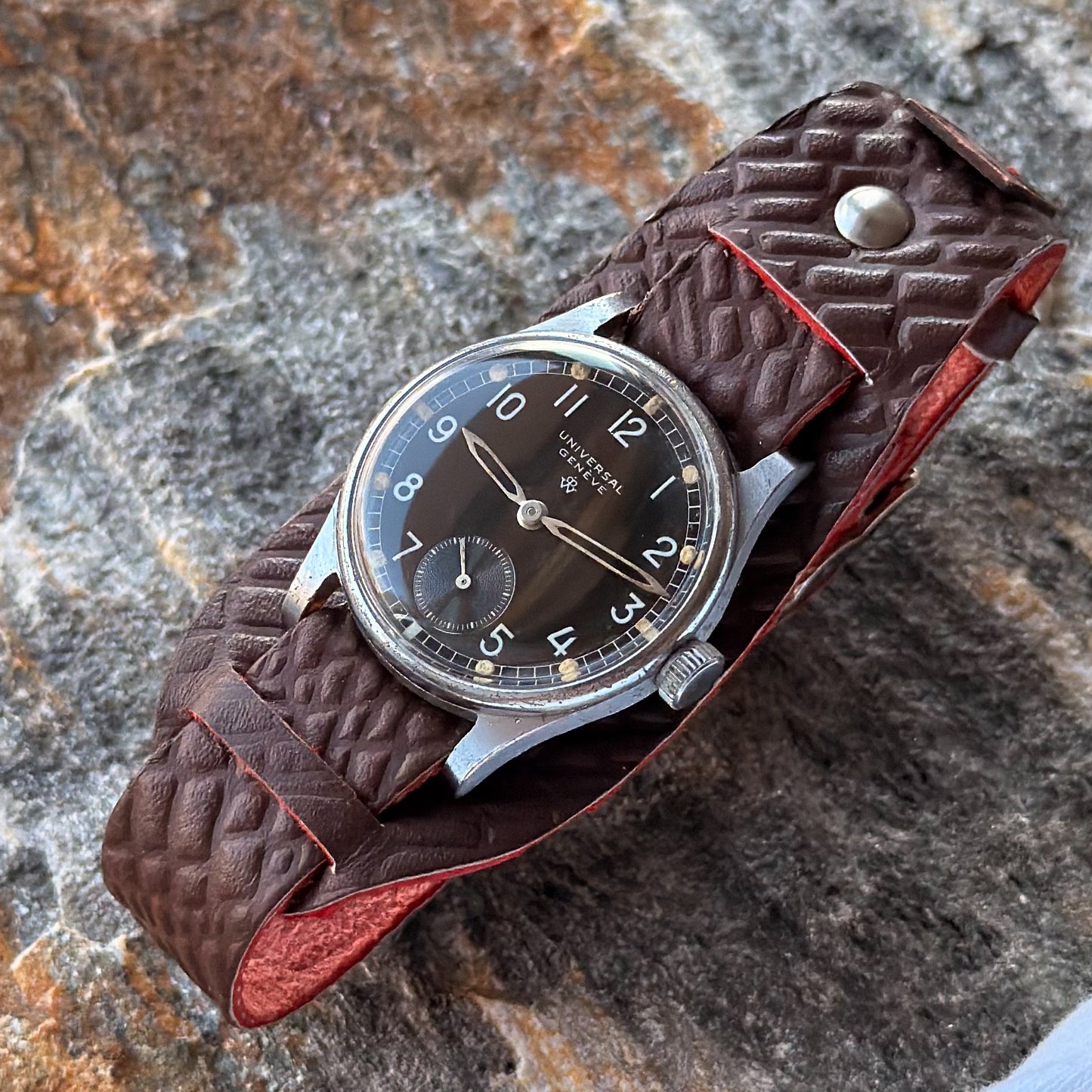 UNIVERSAL GENÈVE "WILHELMINA" - DUTCH MILITARY CONTRACT - CAL. 262 - 1941