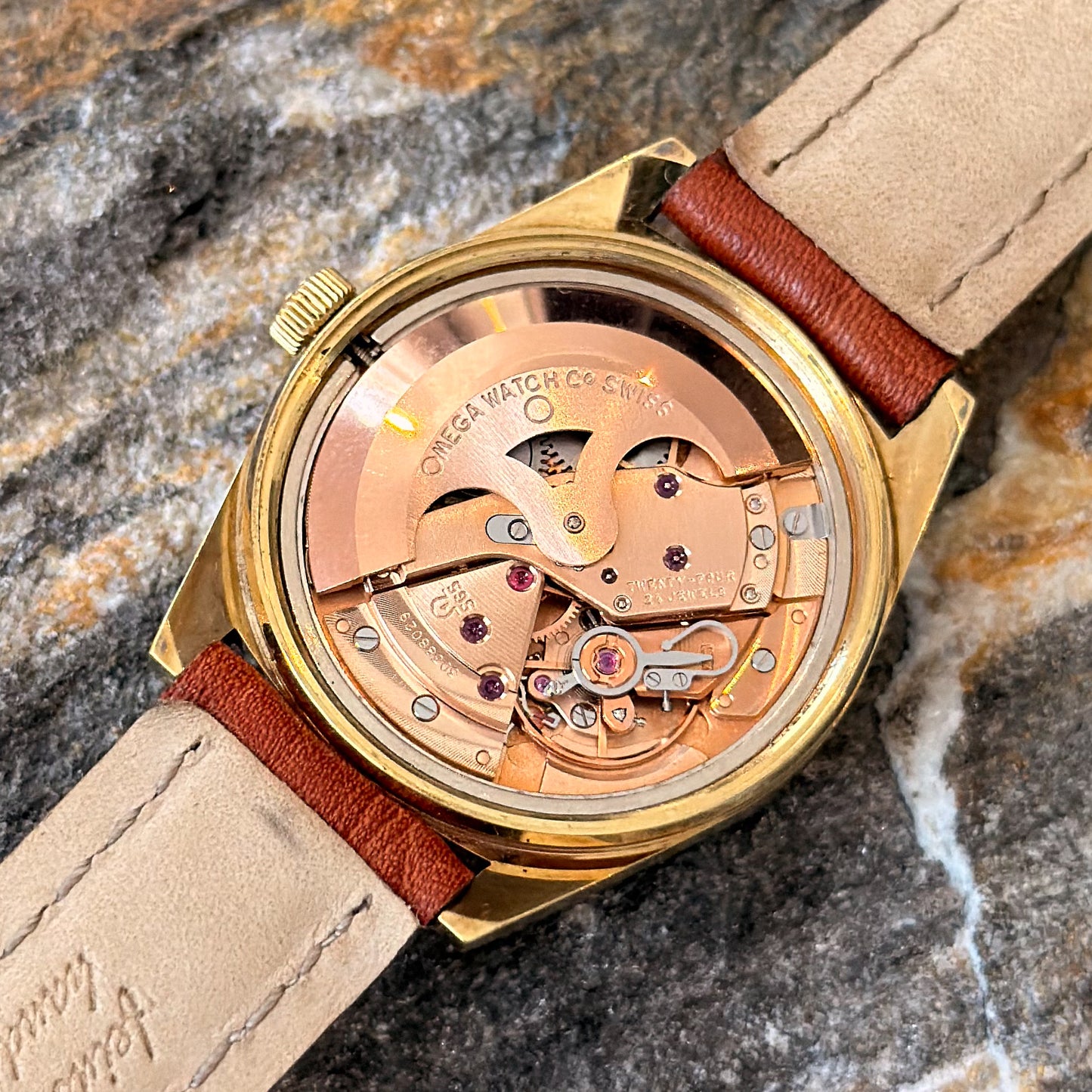 OMEGA GENÈVE AUTOMATIC - GOLD SUNBURST DIAL - 1969