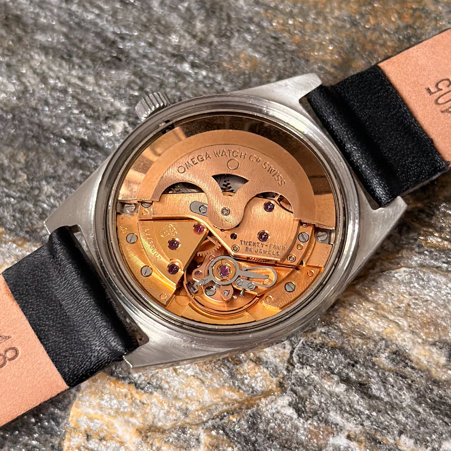 OMEGA GENÈVE AUTOMATIC - SILVER SUNBURST DIAL - 1969