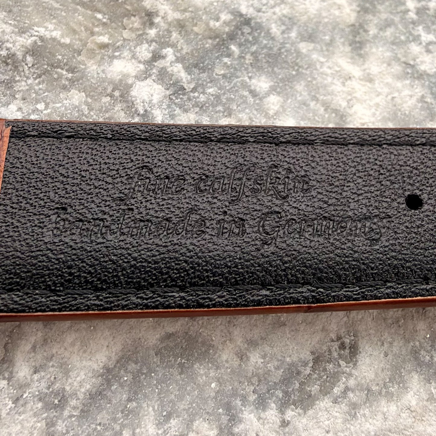 18mm - GERMAN ARTISAN - 1970s - NOS - COGNAC CROCODILE GRAIN — FINE CALFSKIN