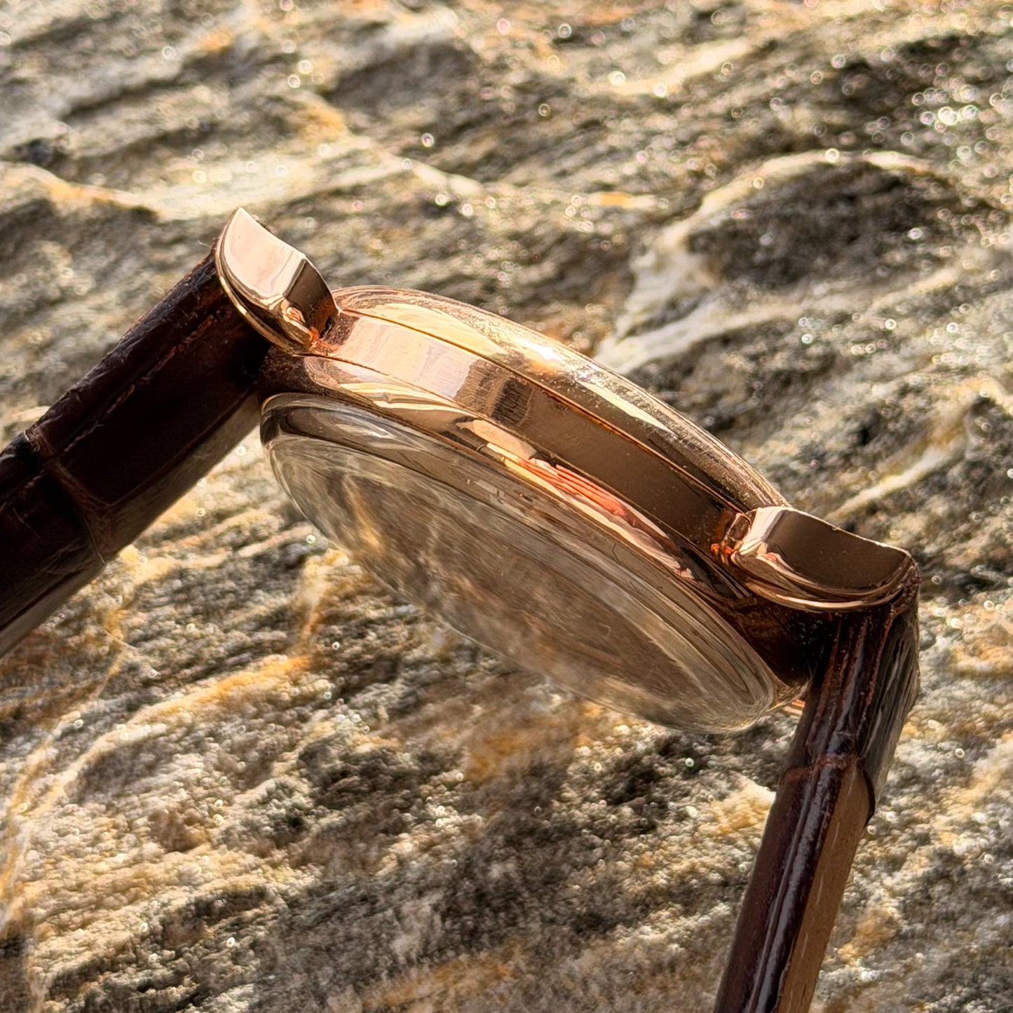 DULCIA CHRONOGRAPHE SUISSE - 18К GOLD - 1950s