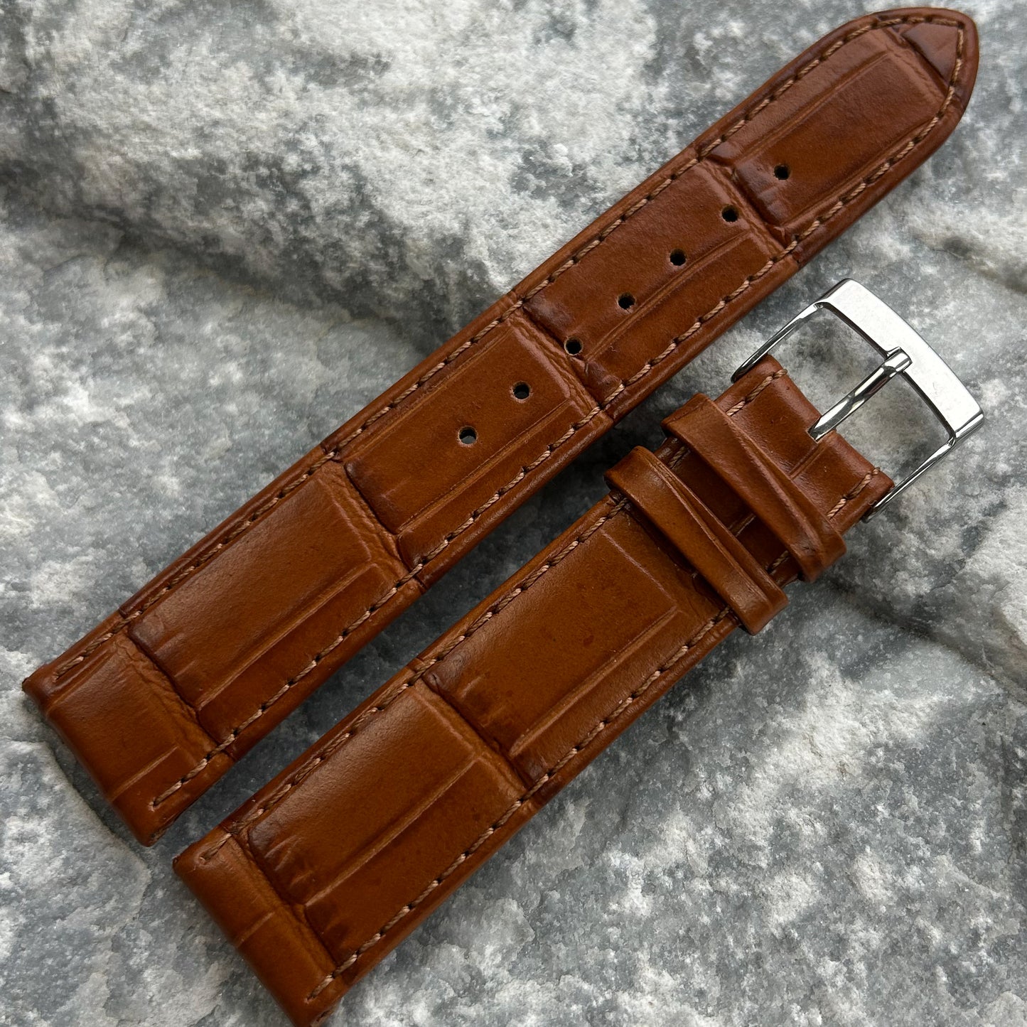 18mm - GERMAN ARTISAN - 1970s - NOS - COGNAC CROCODILE GRAIN — FINE CALFSKIN